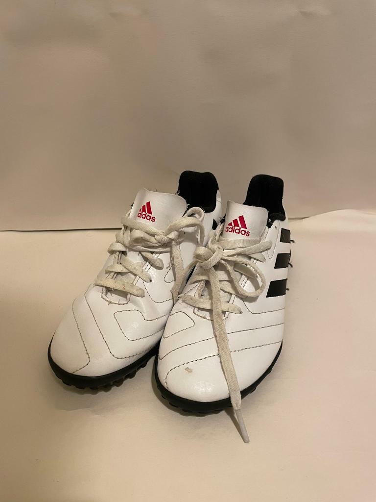 childrens size 2 football boots
